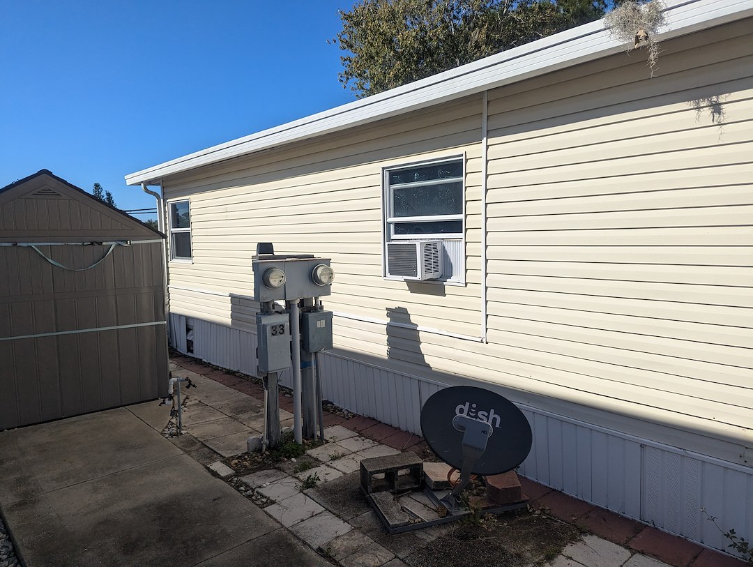 Expert Vinyl Siding Repair in New Port Richey by Mr. Genie Handyman